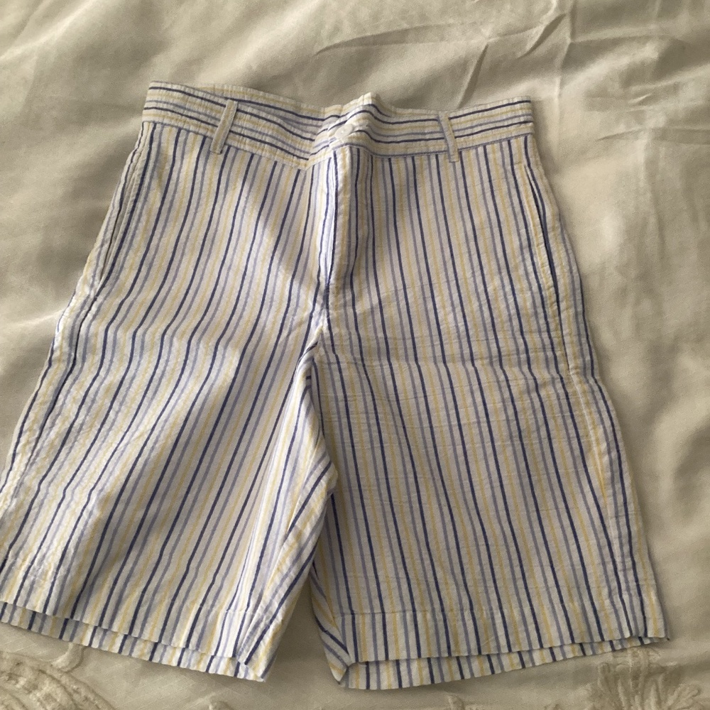 Bella Bliss size 12 fits best as a 10/12 blue/yellow seer sucker striped short